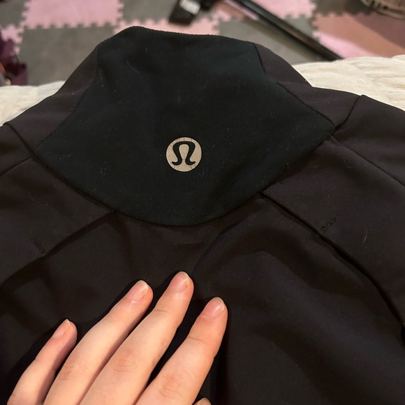 Lululemon running jacket size 6 - Picture 3 of 4